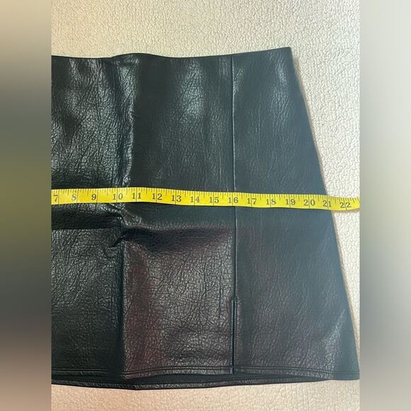 NWT OLD NAVY FAUX LEATHER MINI SKIRT SIZE LARGE WOMENS - Picture 5 of 7